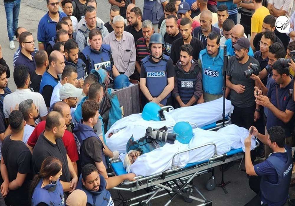 رفته بودند تاریخ را روایت کنند، قلم‌های شکسته‌شان برگشت