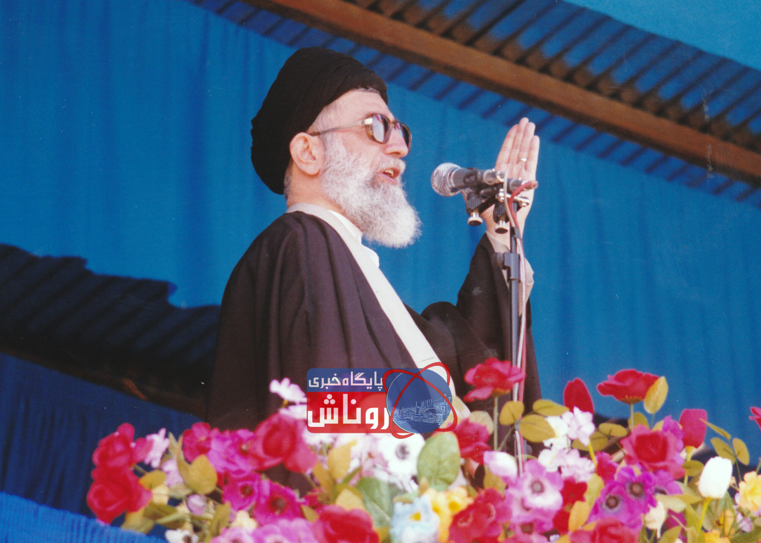 تصاویری خاطره‌انگیز از سفر امام خامنه‌ای به دزفول در اسفند ۱۳۷۵